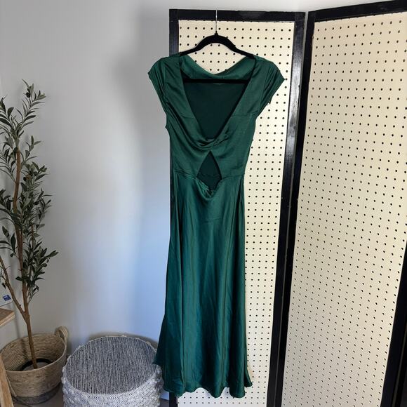 NWT Saints + Secrets Emerald Green Satin Front Slit Twist Back Midi Dress XS - Picture 3 of 7